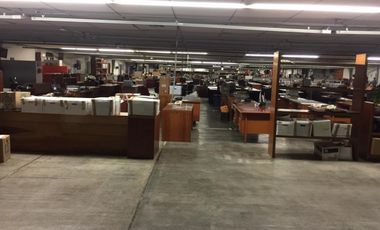 Nave industrial en renta con oficinas y amplio terreno