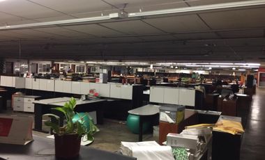 Nave industrial en renta con oficinas y amplio terreno