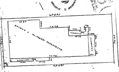 Nave industrial en renta con oficinas y amplio terreno