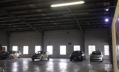 Nave industrial en renta con oficinas y amplio terreno