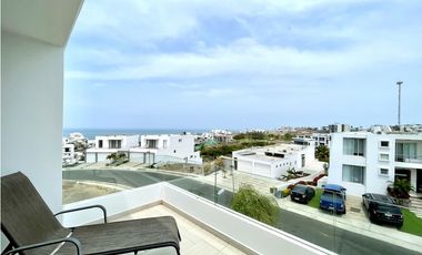 Hermosa casa vista al mar, duplex, en Urb. Ciudad del Mar