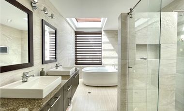 Hermosa casa vista al mar, duplex, en Urb. Ciudad del Mar