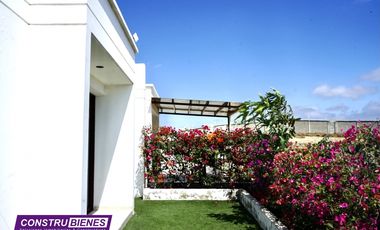 Hermosa casa vista al mar, duplex, en Urb. Ciudad del Mar