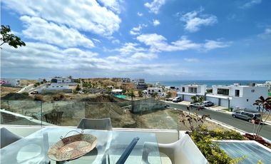 Hermosa casa vista al mar, duplex, en Urb. Ciudad del Mar