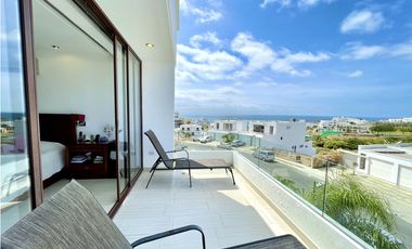 Hermosa casa vista al mar, duplex, en Urb. Ciudad del Mar