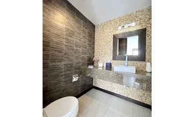 Hermosa casa vista al mar, duplex, en Urb. Ciudad del Mar