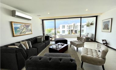 Hermosa casa vista al mar, duplex, en Urb. Ciudad del Mar