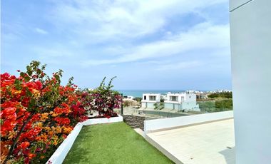 Hermosa casa vista al mar, duplex, en Urb. Ciudad del Mar