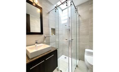 Hermosa casa vista al mar, duplex, en Urb. Ciudad del Mar