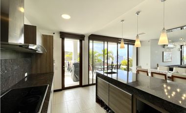 Hermosa casa vista al mar, duplex, en Urb. Ciudad del Mar