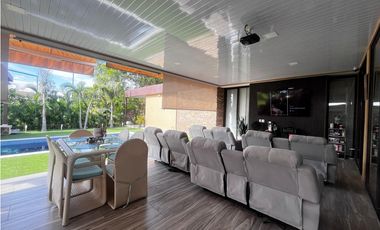CASA EN CONJUNTO CERRADO