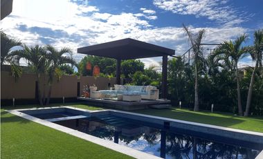 CASA EN CONJUNTO CERRADO