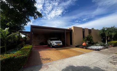 CASA EN CONJUNTO CERRADO