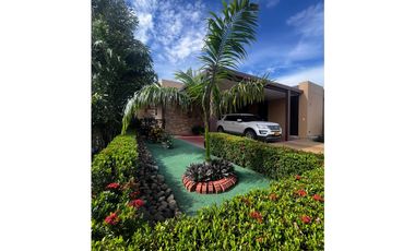 CASA EN CONJUNTO CERRADO