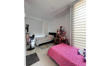 CASA EN CONJUNTO CERRADO