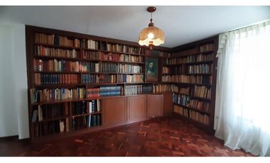 Amplia casa con jardín para arriendo en Santa Ana Occidental