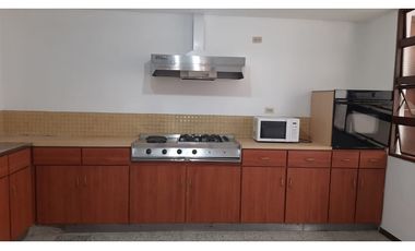 Amplia casa con jardín para arriendo en Santa Ana Occidental