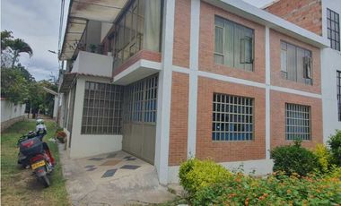 Se Vende Casa Con 2 Apartamentos Independientes En Barrio Coviprof