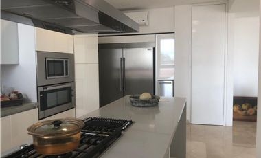 SE VENDE LUJOSO APARTAMENTO EN EL SECTOR GOLF