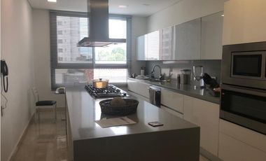 SE VENDE LUJOSO APARTAMENTO EN EL SECTOR GOLF