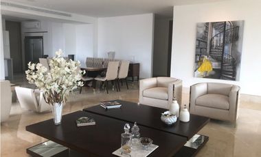 SE VENDE LUJOSO APARTAMENTO EN EL SECTOR GOLF