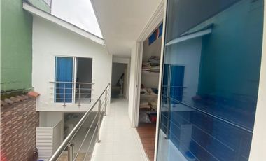 VENDEMOS CASA EN B. EL TRIANGULO VILLAVICENCIO