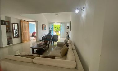 VENDEMOS CASA EN B. EL TRIANGULO VILLAVICENCIO