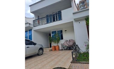 VENDEMOS CASA EN B. EL TRIANGULO VILLAVICENCIO