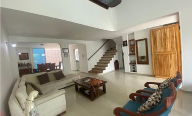 VENDEMOS CASA EN B. EL TRIANGULO VILLAVICENCIO