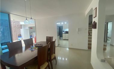 VENDEMOS CASA EN B. EL TRIANGULO VILLAVICENCIO