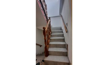 Se vende casa de 2 niveles en LA PRADERA, VILLAMARA