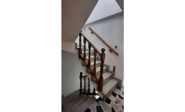 Se vende casa de 2 niveles en LA PRADERA, VILLAMARA