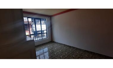 Se vende casa de 2 niveles en LA PRADERA, VILLAMARA