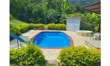 Maat vende casa campestre - Villeta 1.083m2 $720Millones