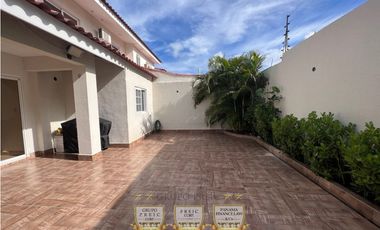 Casa Duplex en Venta en Reserva de Versalles Modelo Marsella