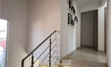 Casa Duplex en Venta en Reserva de Versalles Modelo Marsella