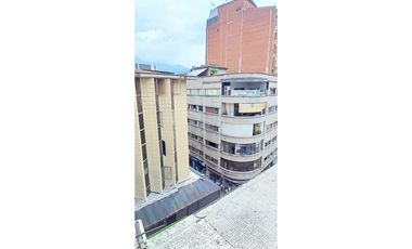 Venta oficina local en La Candelaria, Medellín Edificio Roldano