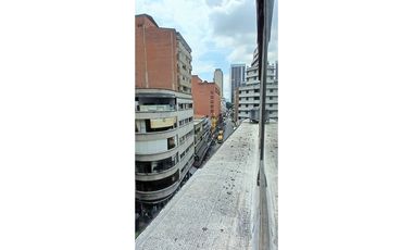 Venta oficina local en La Candelaria, Medellín Edificio Roldano