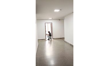 Venta oficina local en La Candelaria, Medellín Edificio Roldano
