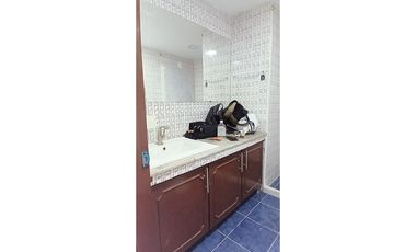 Venta oficina local en La Candelaria, Medellín Edificio Roldano