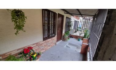 SE VENDE O PERMUTA CASA EN ARMENIA EN EL BARRIO BOSQUES DE PINARES