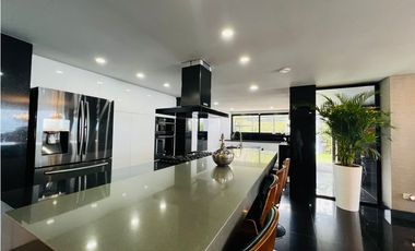 Casa Amoblada en alquiler Medellin, Las palmas