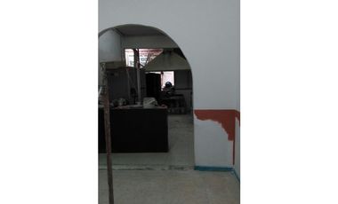 Se vende casa en el Centro con locales en Pereira