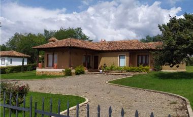 VENDO CASA EN ADOBE UN NIVEL - CONJUNTO VILLA DE LEYVA