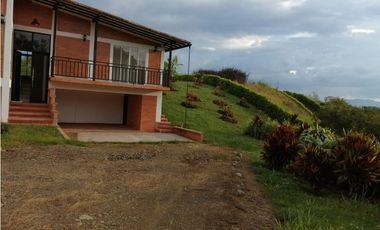 VENTA CASA CAMPESTRE VIA  QUIMBAYA  ALCALA (V.)