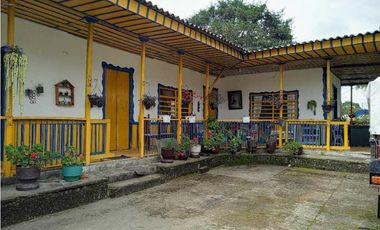 Se Vende Casa Lote Avenida Centenario