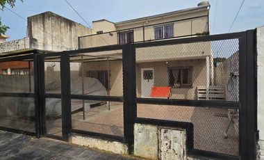 Casa PH en venta en Moron Sur