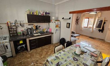 Casa PH en venta en Moron Sur