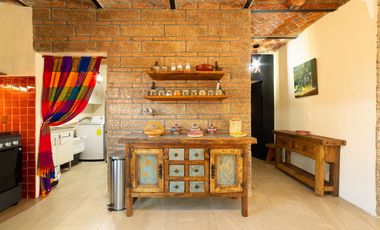 Casa con hermosas vistas y estilo rustico de buen gusto, autosustentable