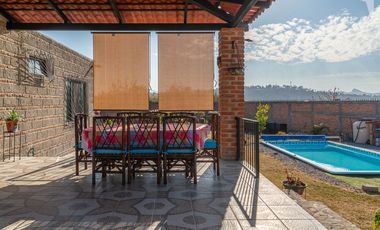 Casa con hermosas vistas y estilo rustico de buen gusto, autosustentable